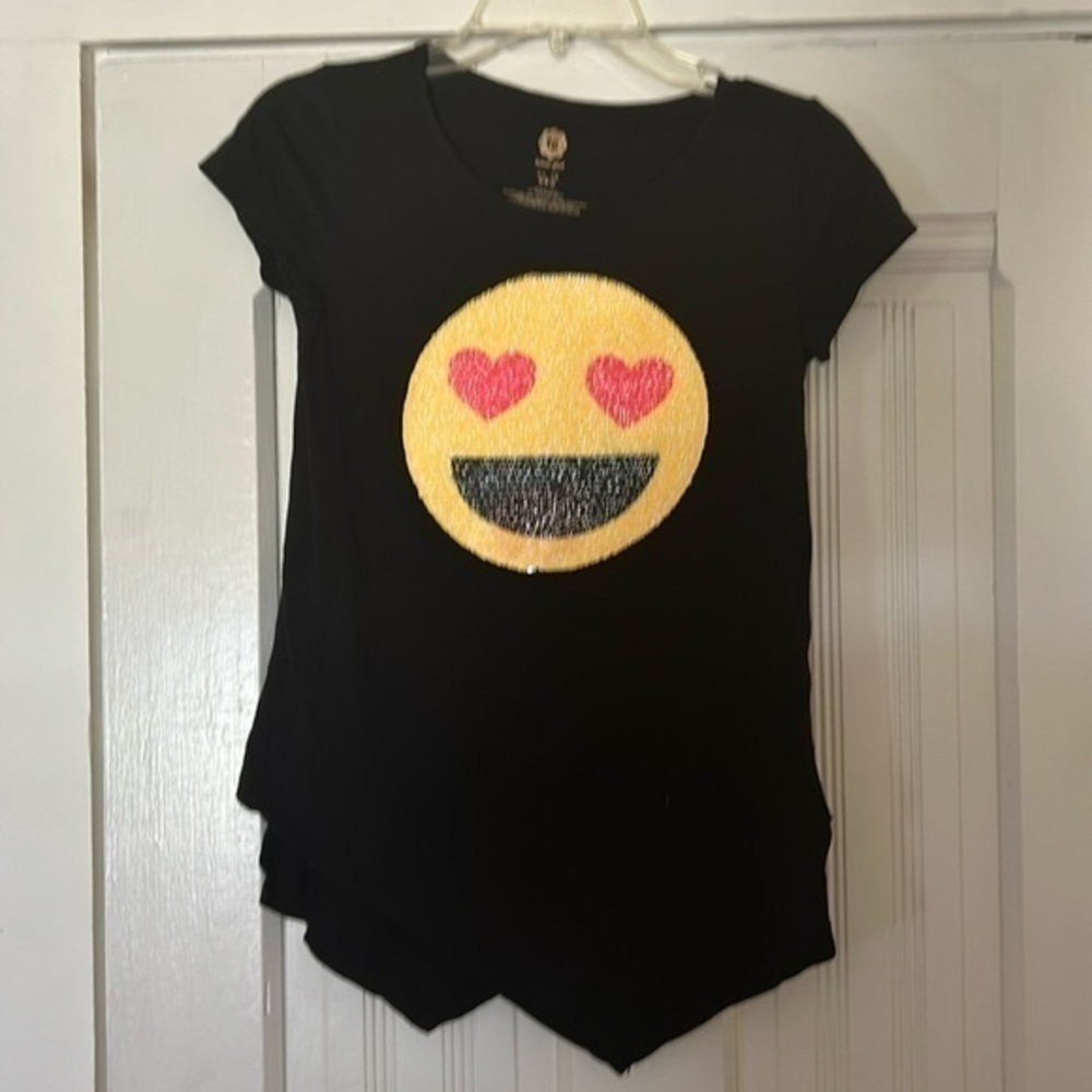 Total girl with changing emoji shirt. Girls size 16.